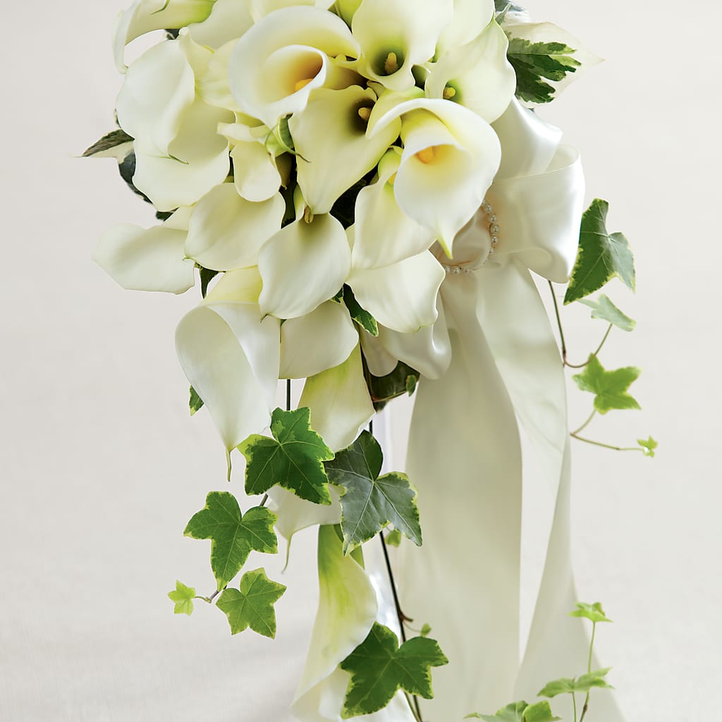 White Chapel Bouquet – Talia Flowers, Ottawa ON