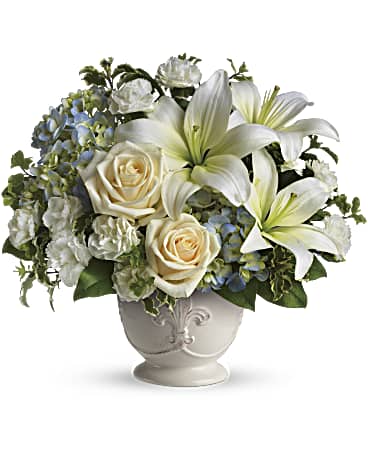 Beautiful Dreams by Teleflora –  Talia Flowers, Ottawa ON