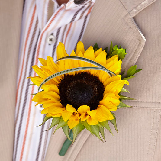 Free Spirit Boutonniere –  Talia Flowers, Ottawa ON