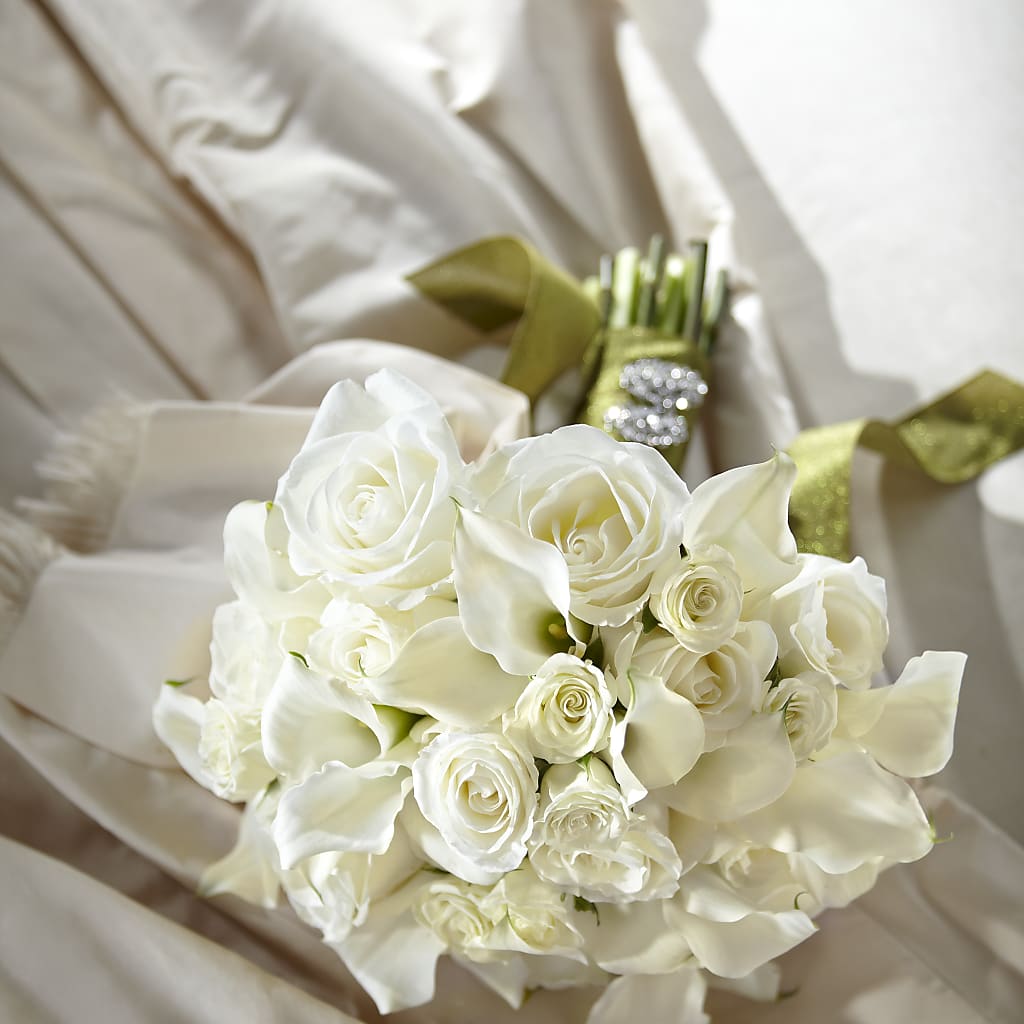 Serene Highness Bouquet –  Talia Flowers, Ottawa ON